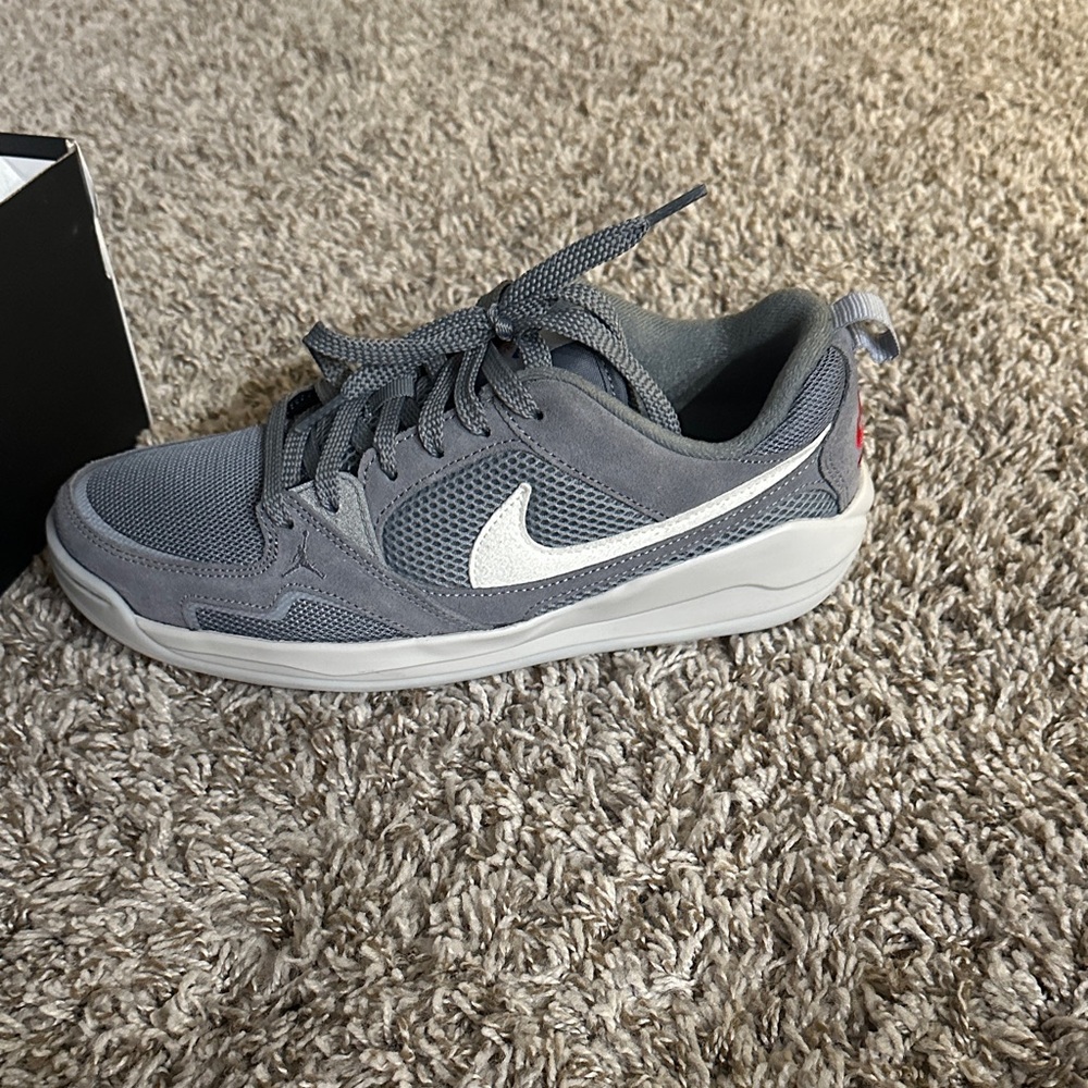 Jordan CMFT grey